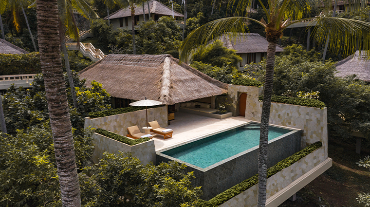 amankila infinity pool suite