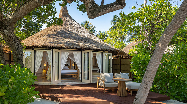 banyan tree vabbinfaru beachfront pool villa