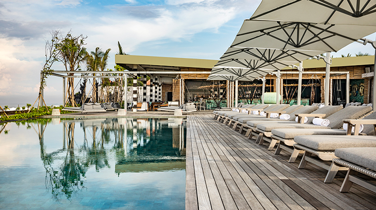 como uma canggu pool area