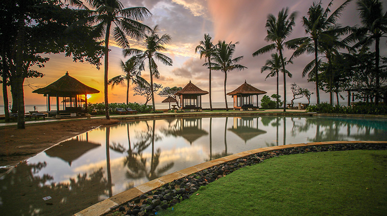 conrad bali lagoon pool sunrise2023