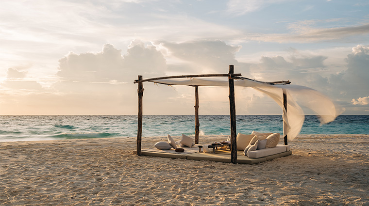 park hyatt maldives hadahaa PRIVATE DINING AT THE BEach setup