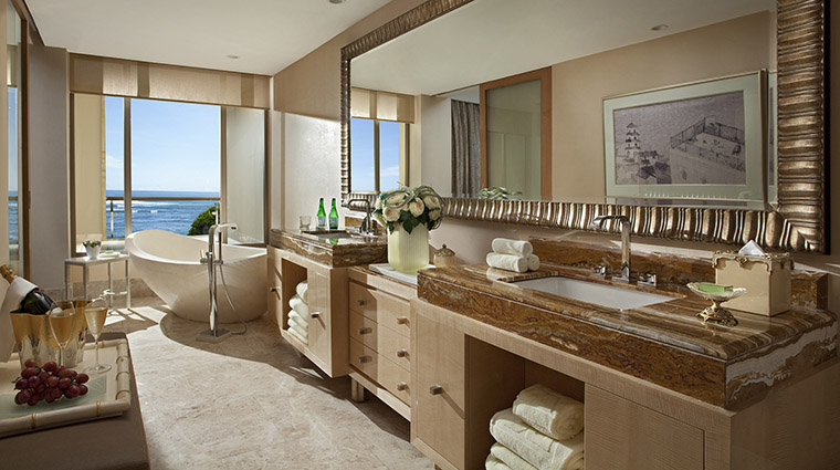 Property TheMulia Hotel GuestroomSuite TheEarlSuiteBathroom TheMulia