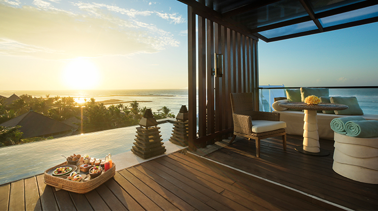 the ritz carlton bali floating breakfast