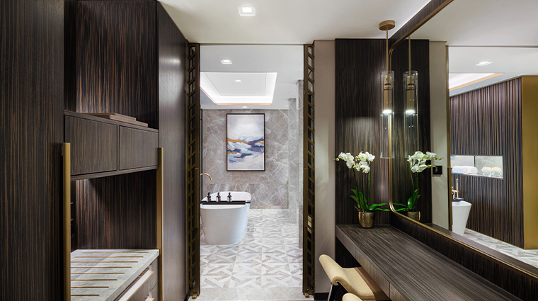 waldorf astoria kuwait presidential suite bathroom